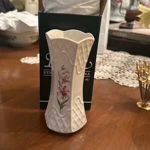 Belleek Country Trellis 7” Vase